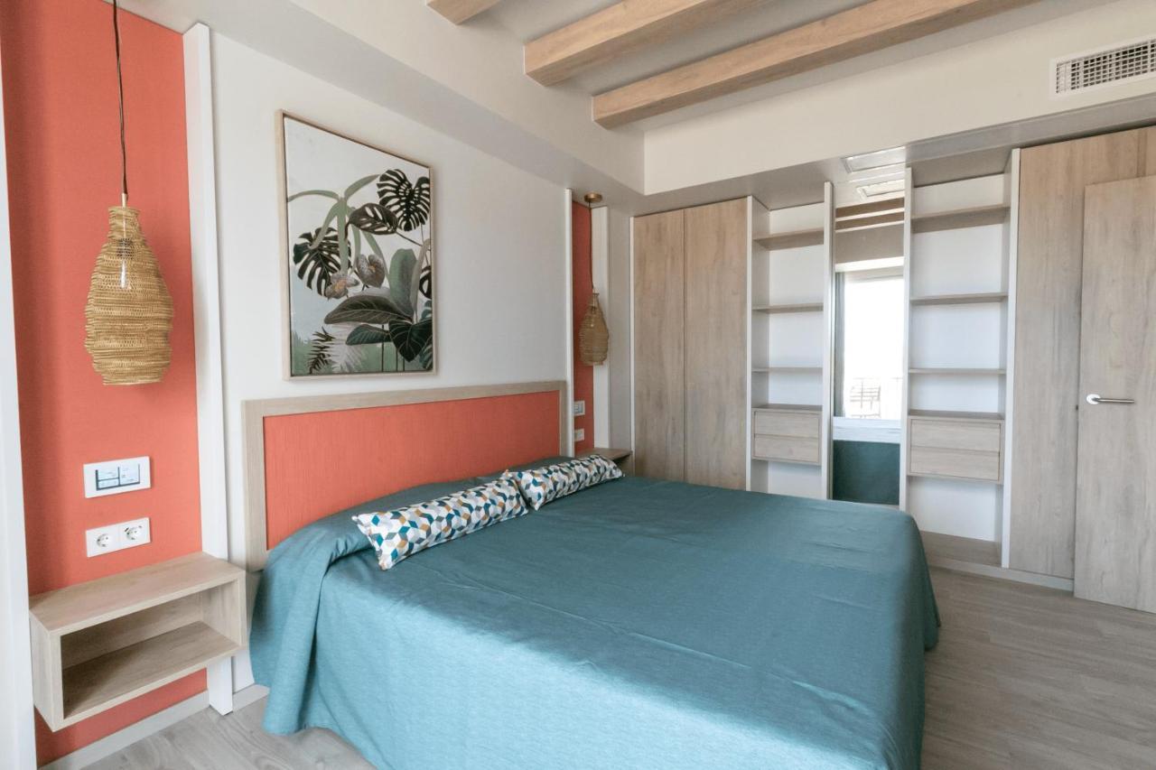 The White Apartments (Adults Only) Sant Antoni de Portmany Екстериор снимка
