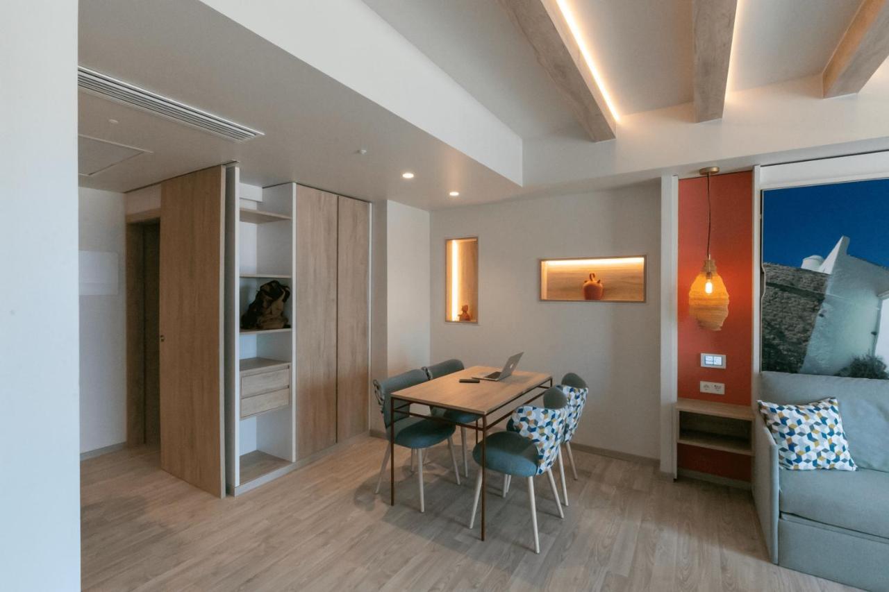The White Apartments (Adults Only) Sant Antoni de Portmany Екстериор снимка