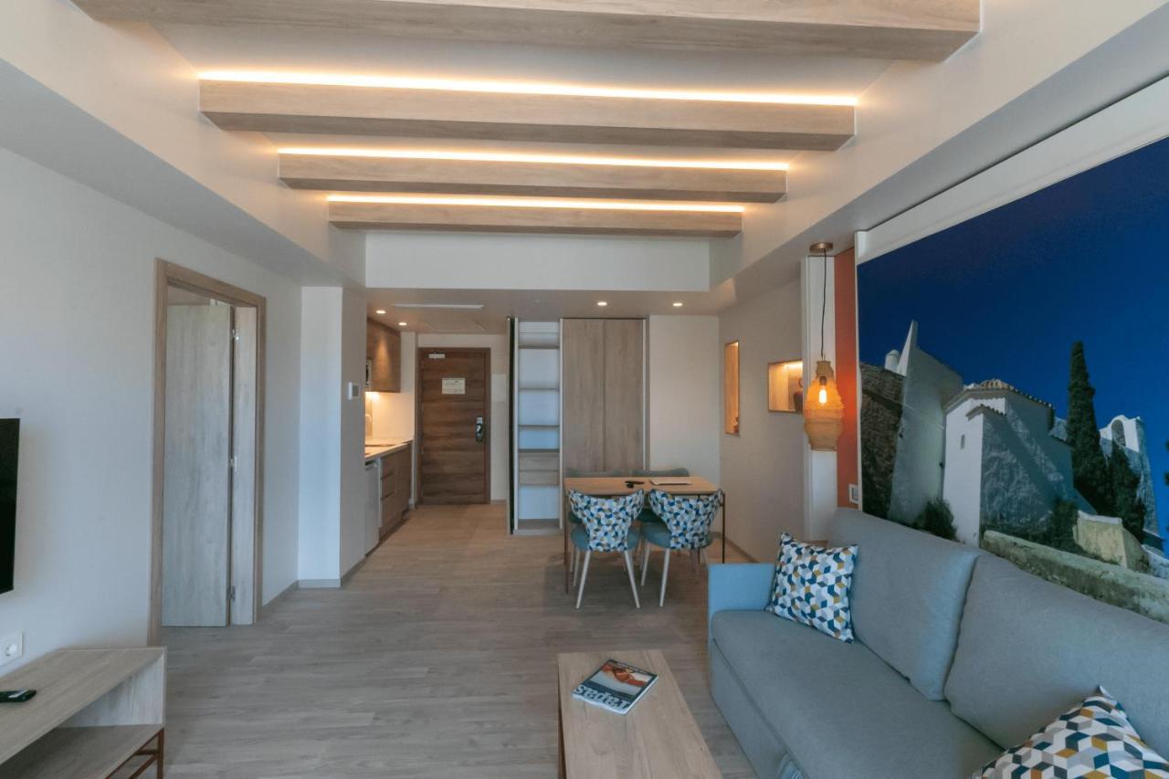 The White Apartments (Adults Only) Sant Antoni de Portmany Екстериор снимка