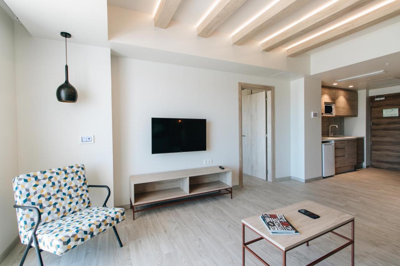 The White Apartments (Adults Only) Sant Antoni de Portmany Екстериор снимка
