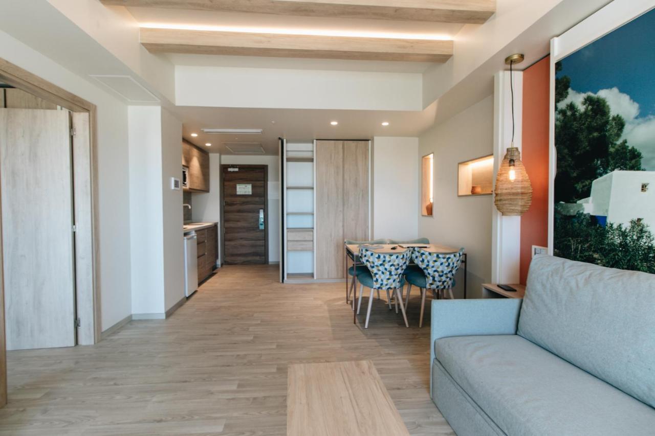 The White Apartments (Adults Only) Sant Antoni de Portmany Екстериор снимка