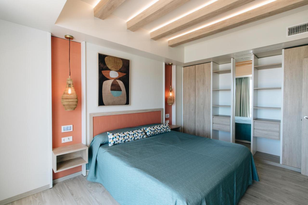 The White Apartments (Adults Only) Sant Antoni de Portmany Екстериор снимка