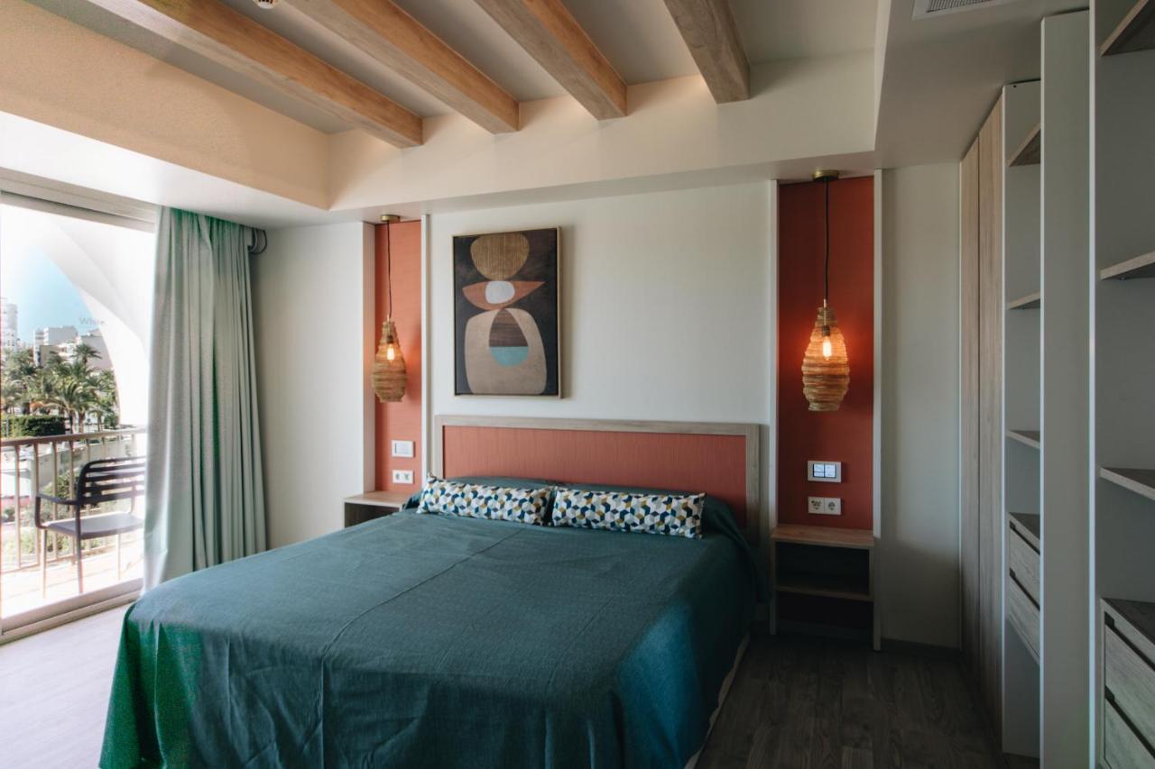 The White Apartments (Adults Only) Sant Antoni de Portmany Екстериор снимка