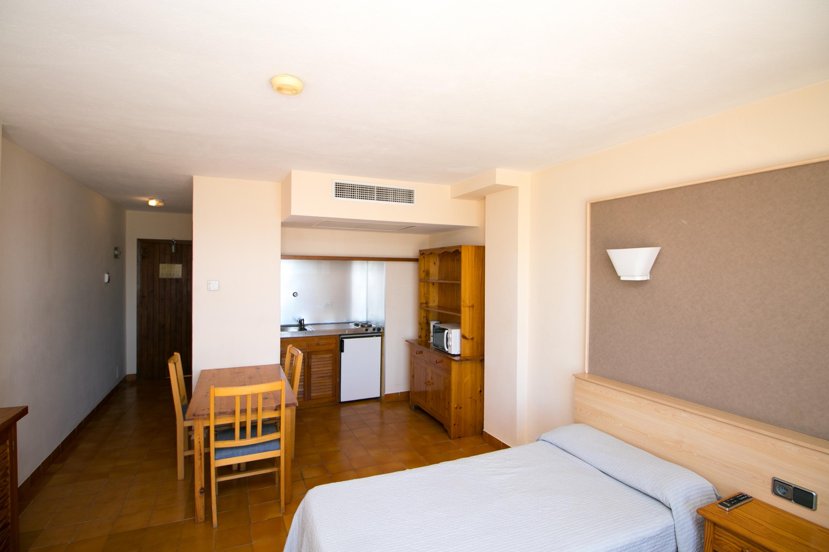 The White Apartments (Adults Only) Sant Antoni de Portmany Екстериор снимка
