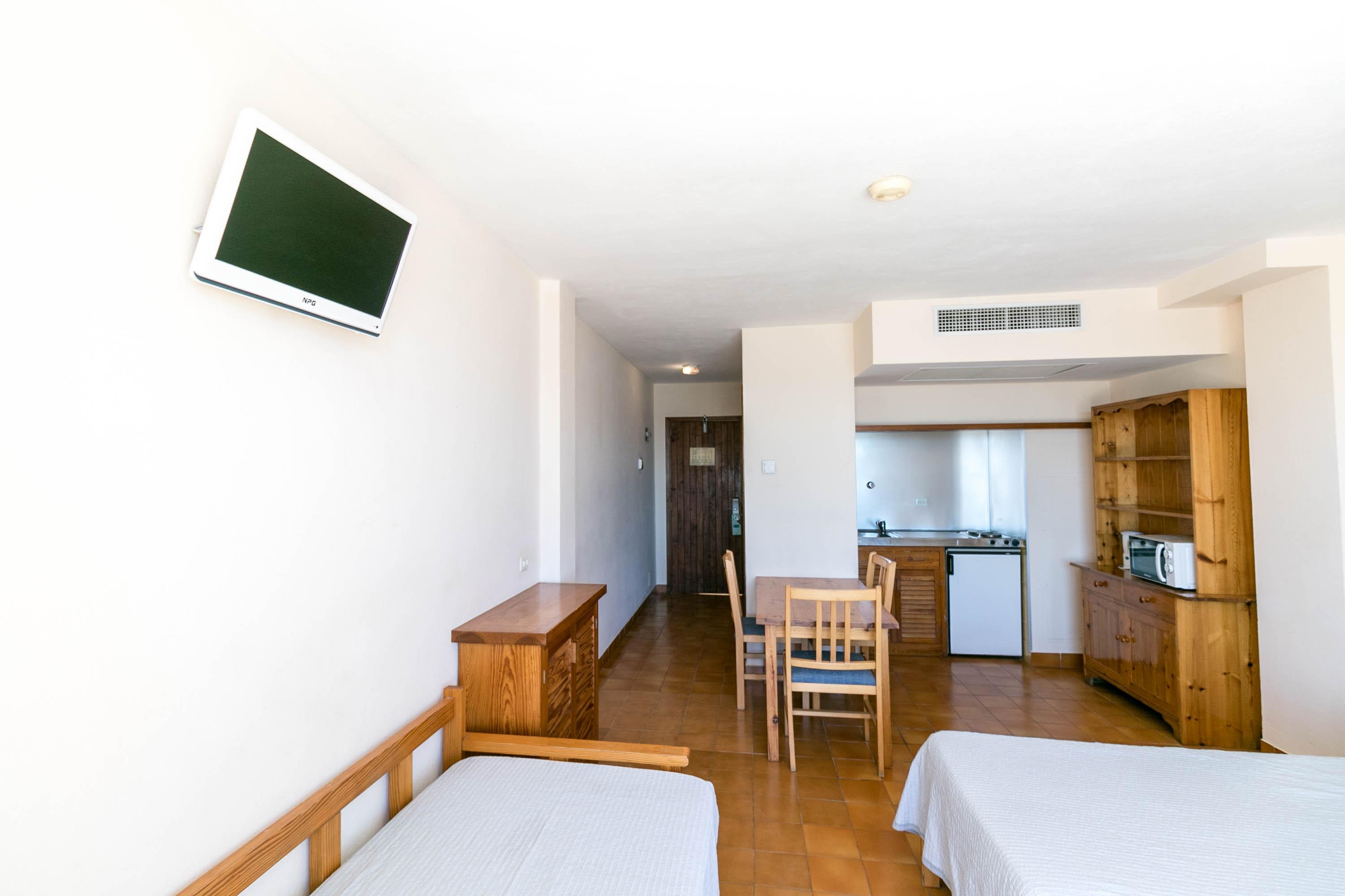 The White Apartments (Adults Only) Sant Antoni de Portmany Екстериор снимка