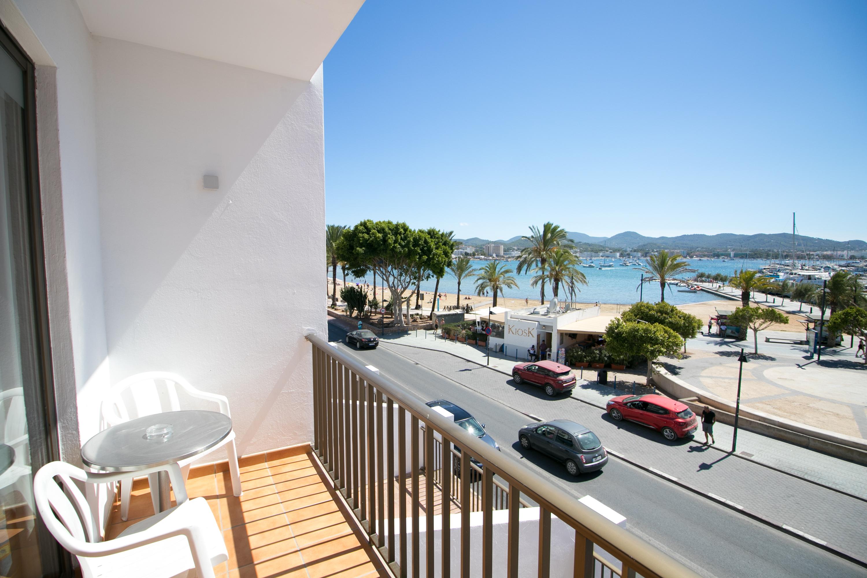 The White Apartments (Adults Only) Sant Antoni de Portmany Екстериор снимка