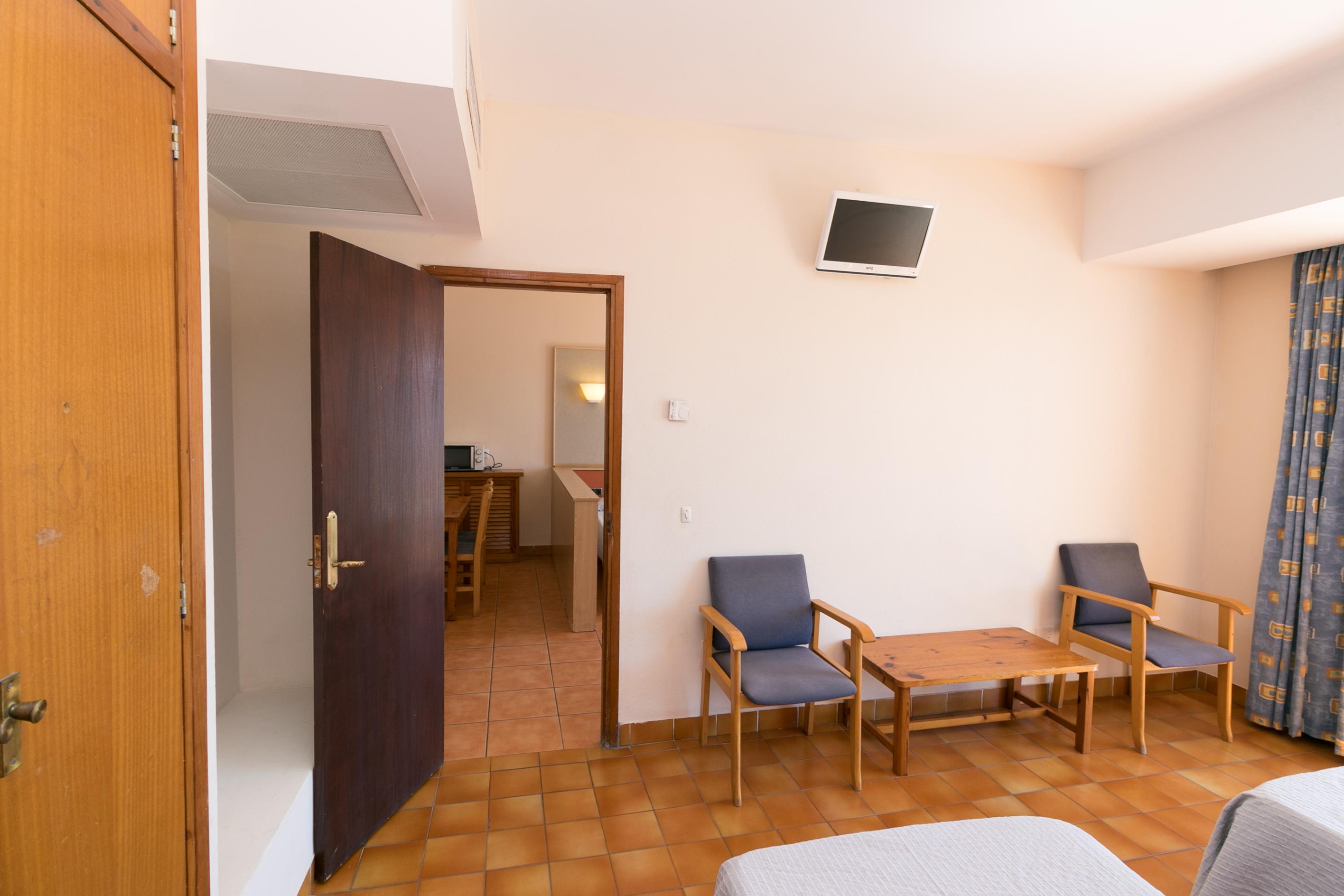 The White Apartments (Adults Only) Sant Antoni de Portmany Екстериор снимка