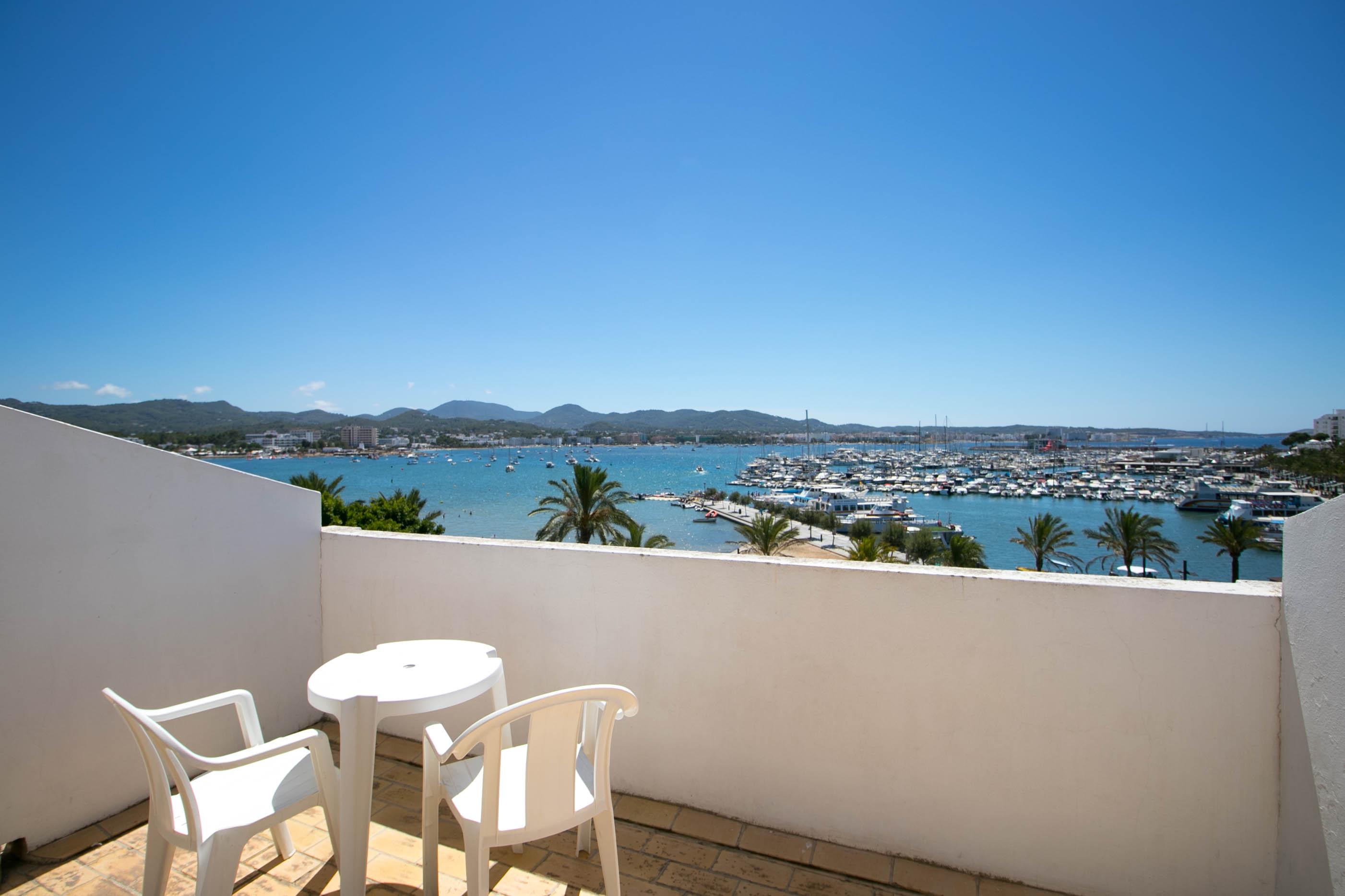 The White Apartments (Adults Only) Sant Antoni de Portmany Екстериор снимка
