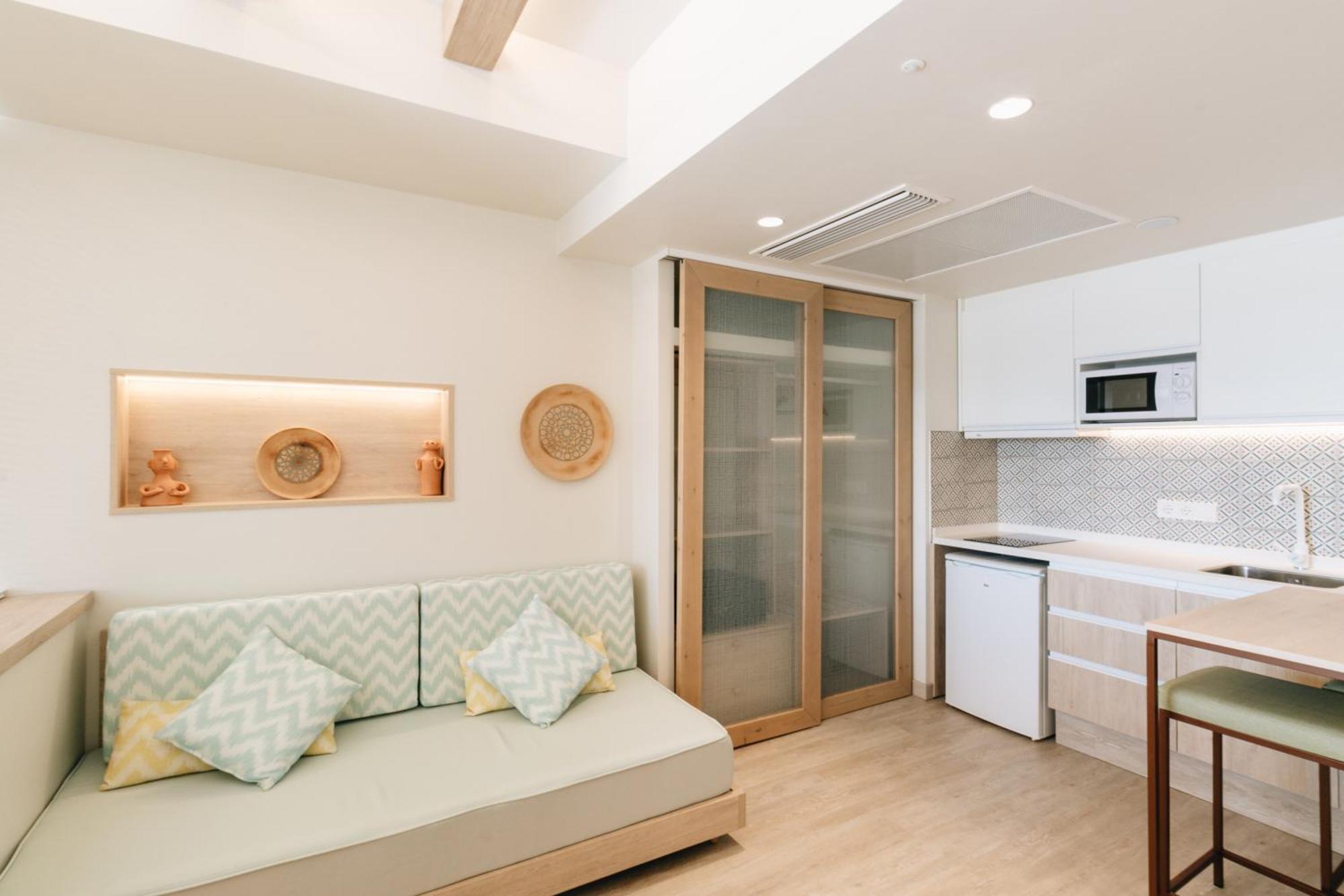 The White Apartments (Adults Only) Sant Antoni de Portmany Екстериор снимка