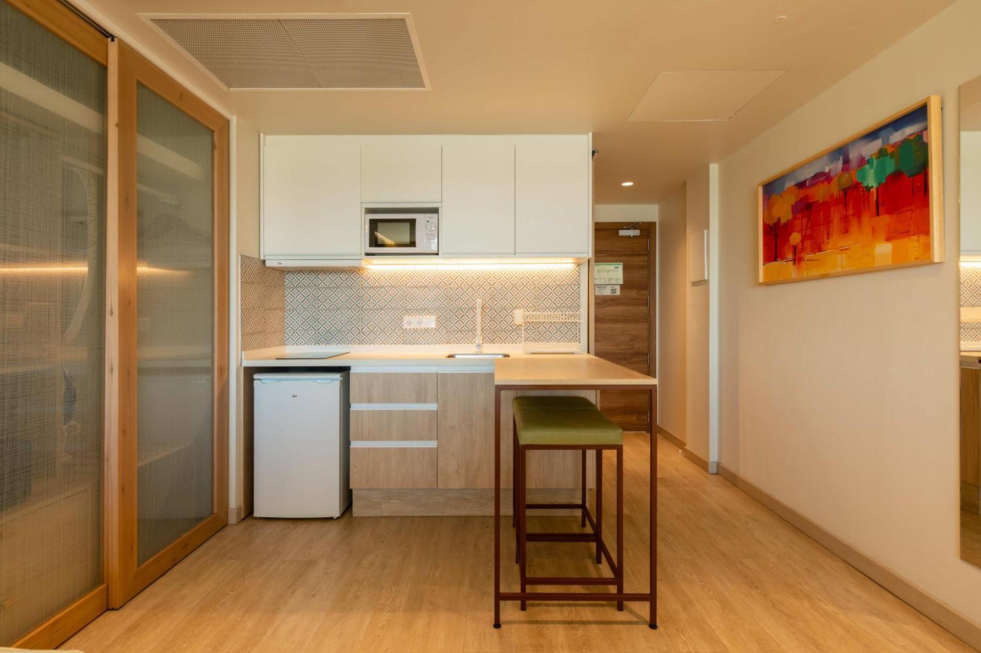 The White Apartments (Adults Only) Sant Antoni de Portmany Екстериор снимка
