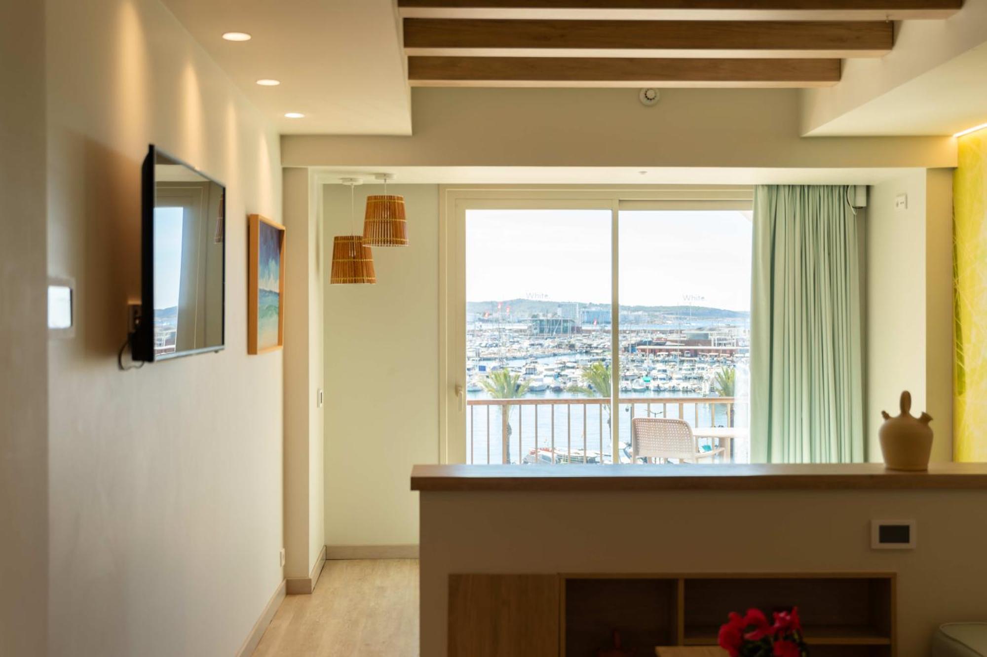 The White Apartments (Adults Only) Sant Antoni de Portmany Екстериор снимка
