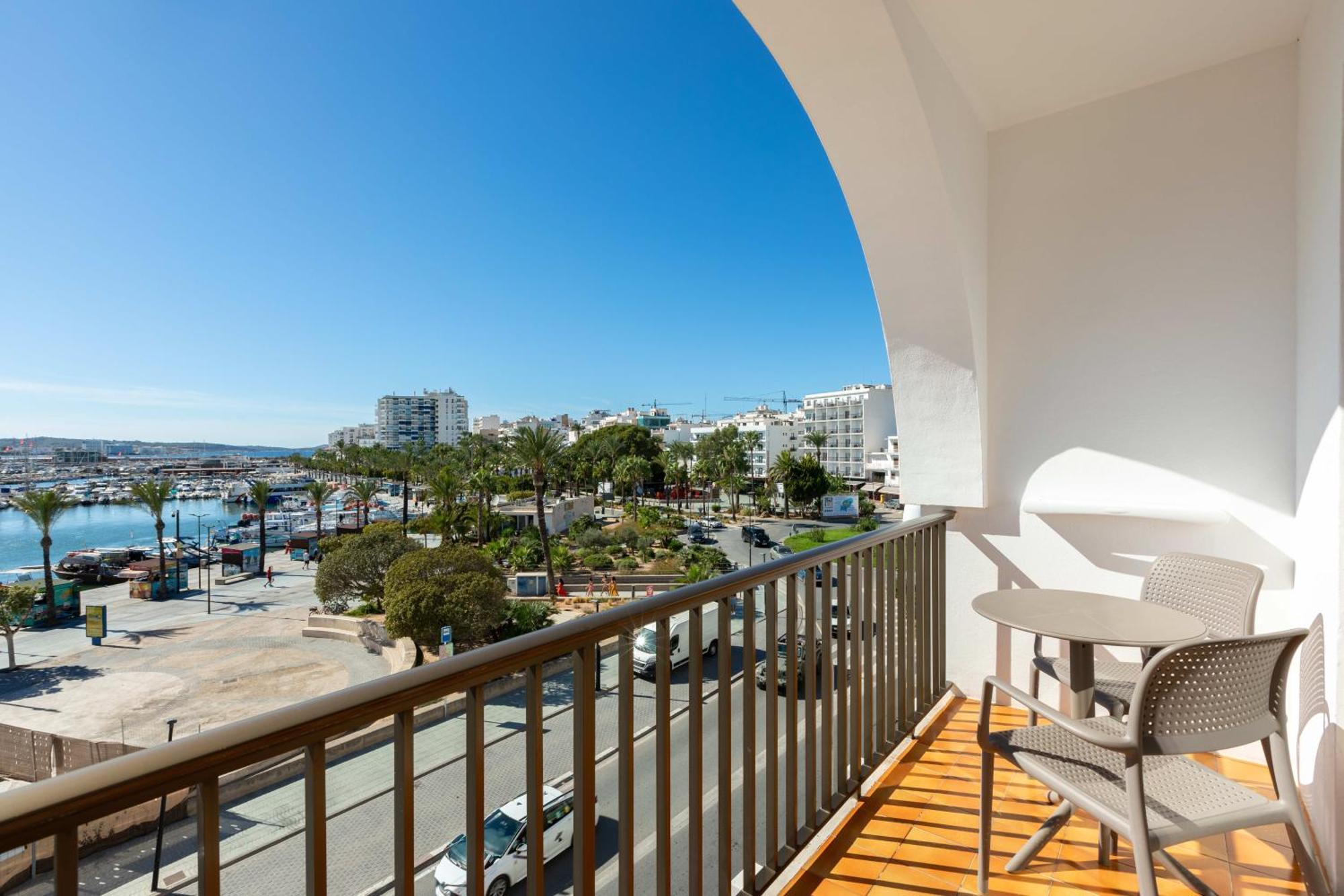 The White Apartments (Adults Only) Sant Antoni de Portmany Екстериор снимка