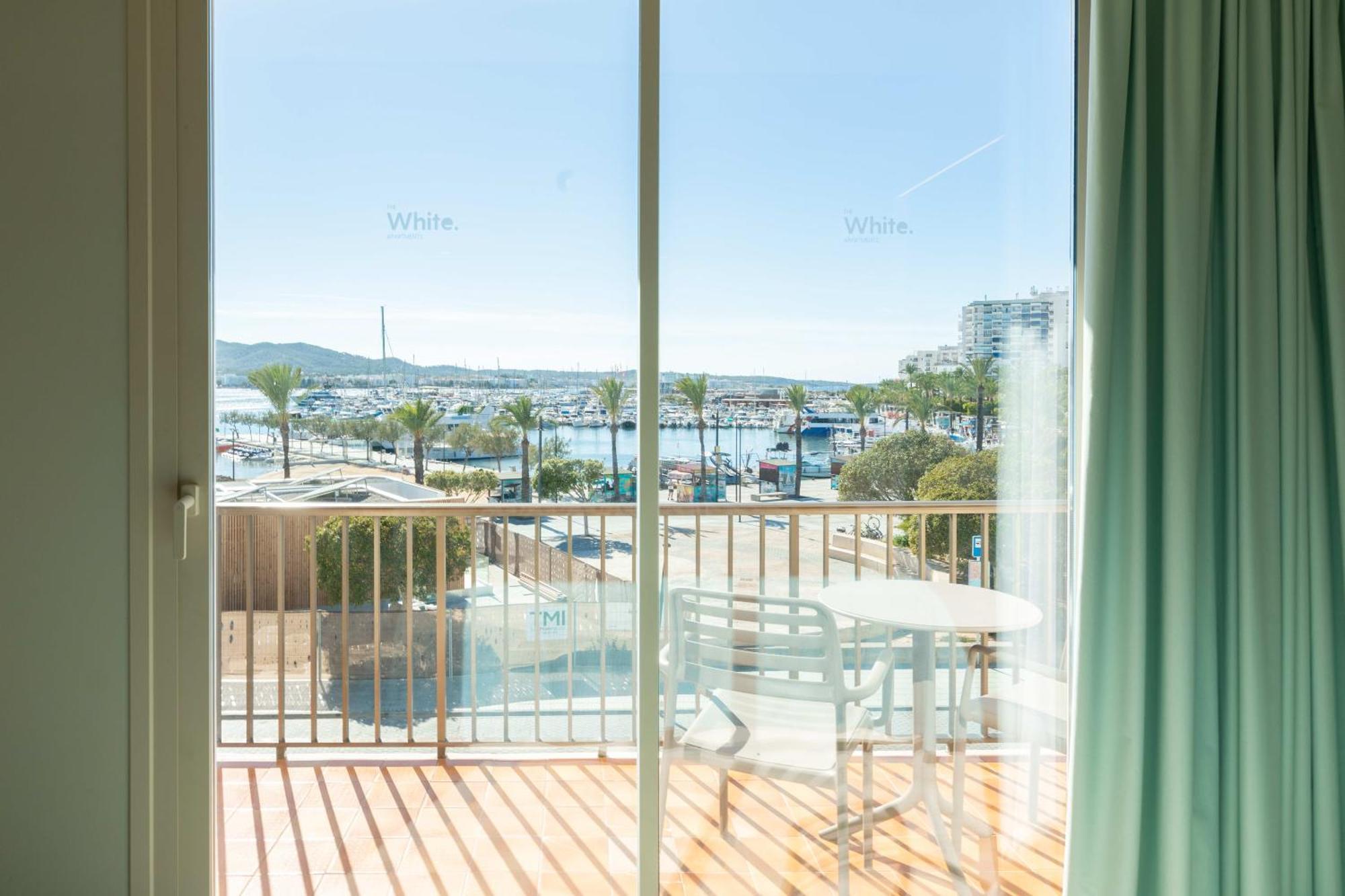 The White Apartments (Adults Only) Sant Antoni de Portmany Екстериор снимка