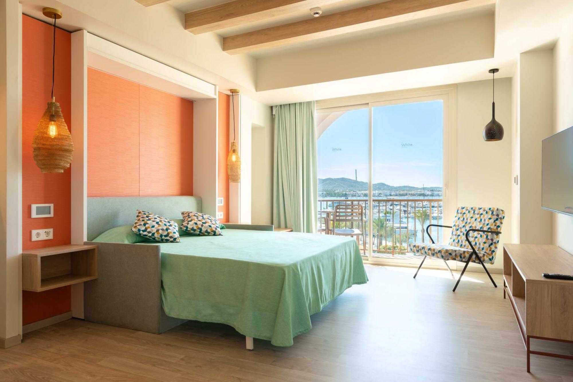 The White Apartments (Adults Only) Sant Antoni de Portmany Екстериор снимка